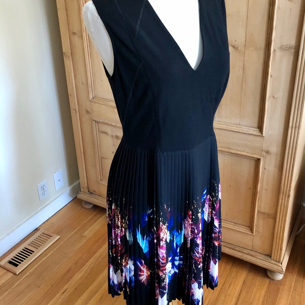 EUC Sandro Sleeveless Pleated Dress Size 3 (US 12)